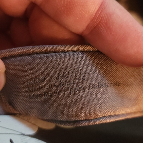 π 3 for $15 Deal! πClarks flip flop sandals 6M brown with white design - Picture 7 of 7